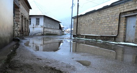 Oğuzda şəhid adını daşıyan küçədə biabırçı mənzərə...