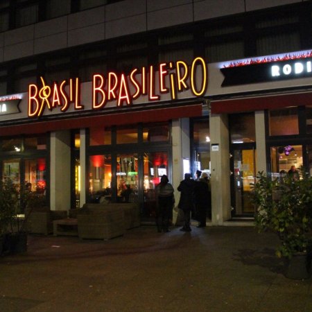 Azərbaycanlı deputatın Berlinin mərkəzindəki milyonluq restoranı 