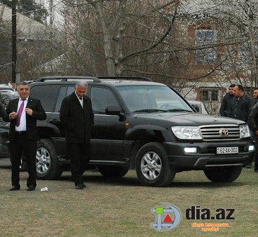 Dövlət Zaqatala icra başçısının qarşısında acizdirmi? – Başçının plyonkalı maşını DYP maşını ilə yanaşı