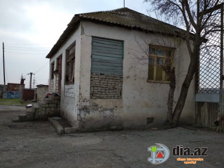 "Bizə sığınacaq kimi verilmiş bu bina qəzalı vəziyyətindədir"