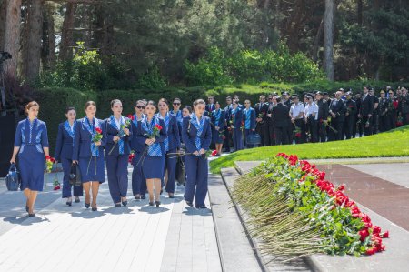 AZAL-ın kollektivi Ulu öndər Heydər Əliyevin əziz xatirəsini yad edib