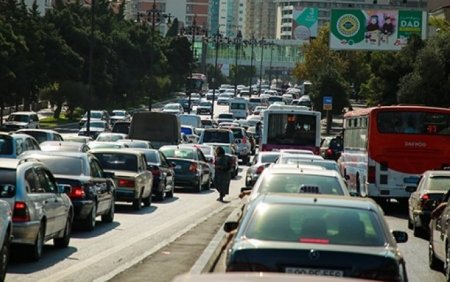 “İstədikləri vaxtda yolu bağlayıb-açırlar”