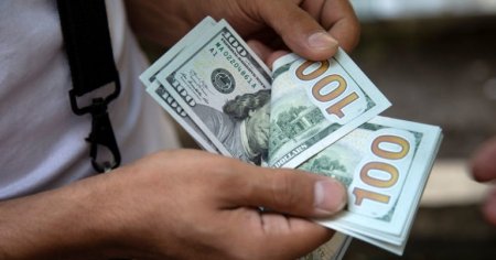 Mərkəzi Bank dollar satışına başlayacağını istisna etmədi 